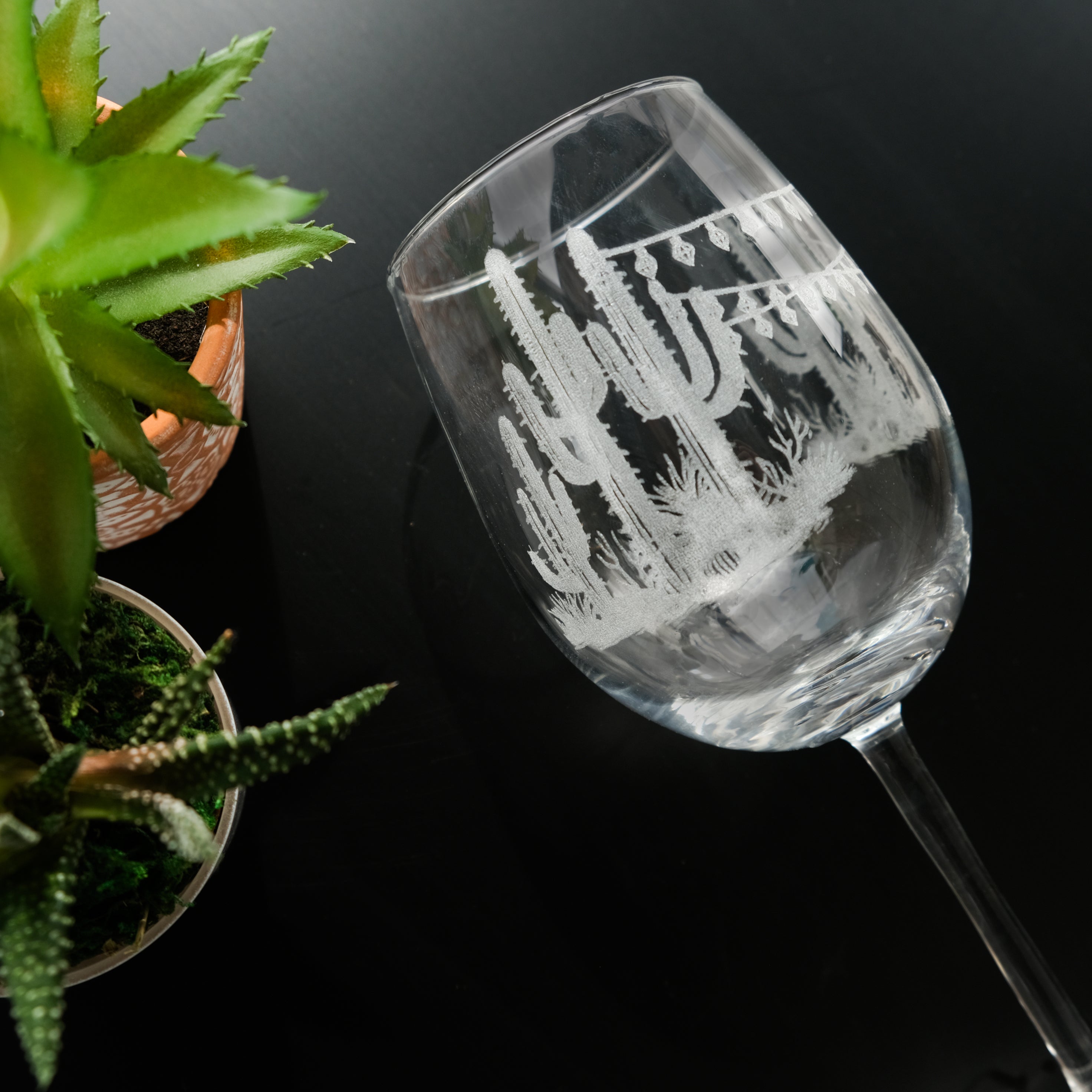 Desert Lights Personalized Wine Glass, Design: CACTUS3