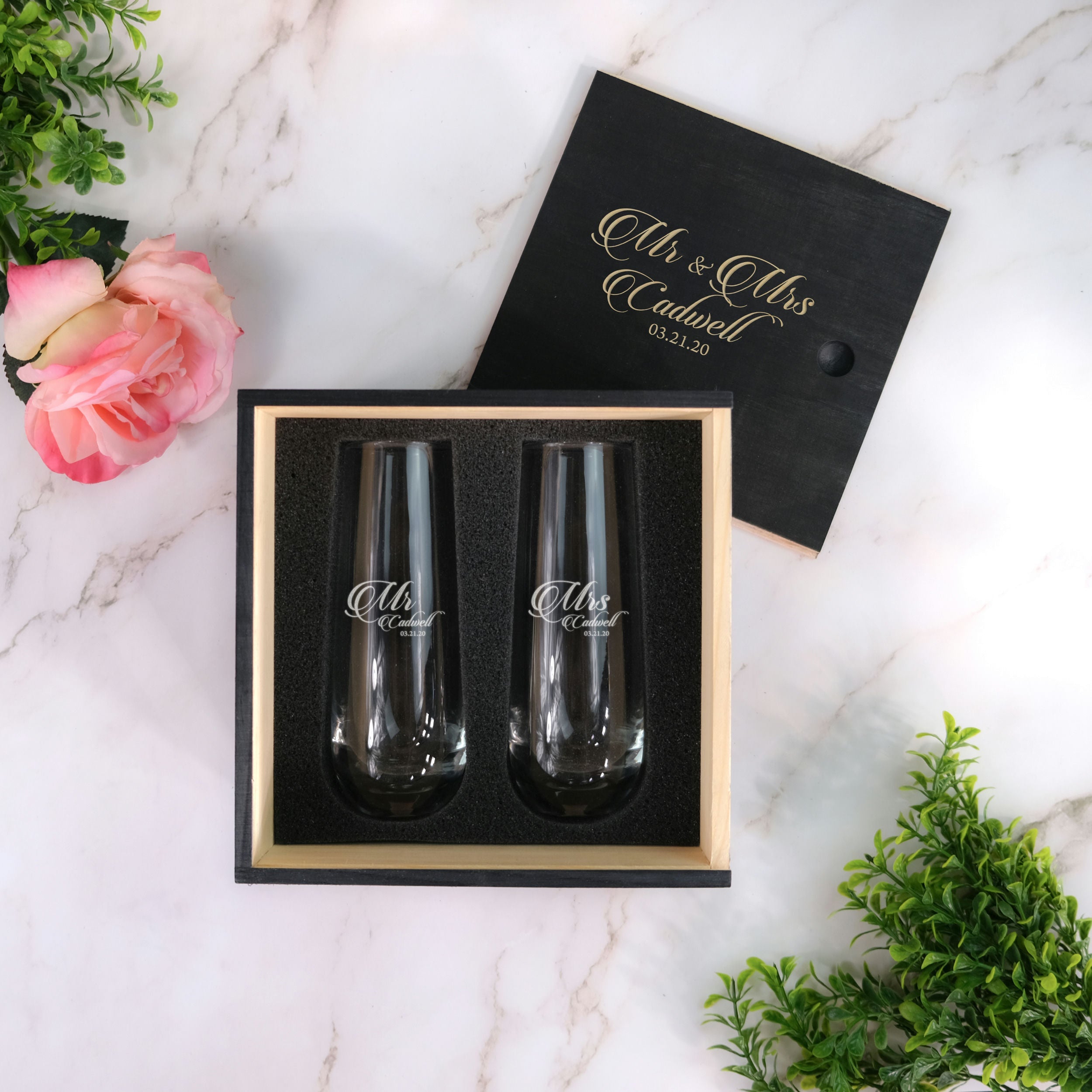 Wedding Gift Set with Stemless Champagne Glasses, Design: HH7